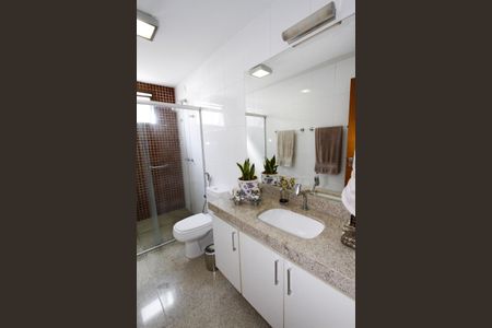 Apartamento à venda com 144m², 4 quartos e 3 vagasBanheiro do quarto 4