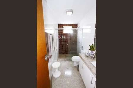 Apartamento à venda com 144m², 4 quartos e 3 vagasBanheiro do quarto 4