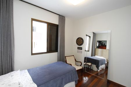 Apartamento à venda com 144m², 4 quartos e 3 vagasQuarto 2