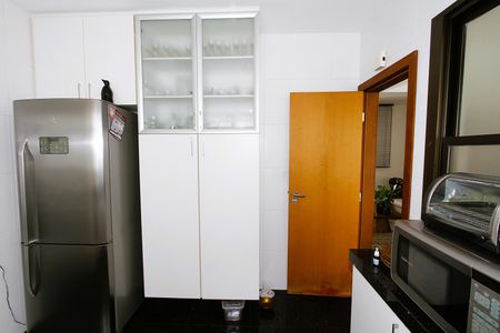 Apartamento à venda com 144m², 4 quartos e 3 vagasCozinha - Armários