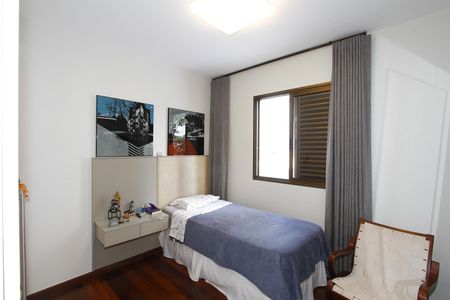 Apartamento à venda com 144m², 4 quartos e 3 vagasQuarto 2