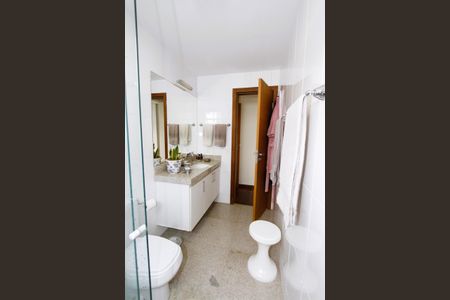 Apartamento à venda com 144m², 4 quartos e 3 vagasBanheiro Social