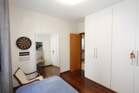 Apartamento à venda com 144m², 4 quartos e 3 vagasQuarto 2