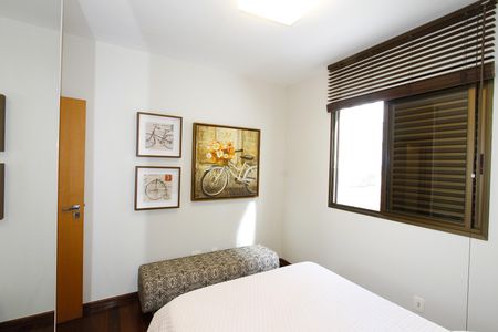 Apartamento à venda com 144m², 4 quartos e 3 vagasQuarto 1