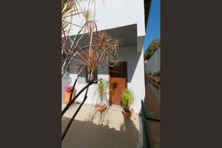 Casa à venda com 350m², 3 quartos e 4 vagas Casa à venda com 350m², 3 quartos e 4 vagasQuintal