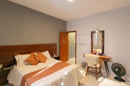 Casa à venda com 350m², 3 quartos e 4 vagas Casa à venda com 350m², 3 quartos e 4 vagasQuarto 1