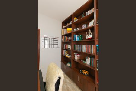 Casa à venda com 350m², 3 quartos e 4 vagas Casa à venda com 350m², 3 quartos e 4 vagasEscritório