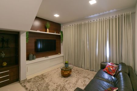 Sala de casa à venda com 3 quartos, 350m² em Jardim Guanabara, Belo Horizonte