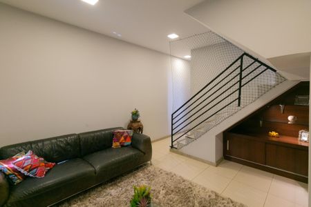 Sala de casa à venda com 3 quartos, 350m² em Jardim Guanabara, Belo Horizonte