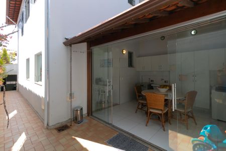 Casa à venda com 350m², 3 quartos e 4 vagas Casa à venda com 350m², 3 quartos e 4 vagasÁrea de Serviço
