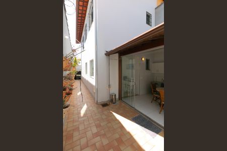 Casa à venda com 350m², 3 quartos e 4 vagas Casa à venda com 350m², 3 quartos e 4 vagasÁrea de Serviço