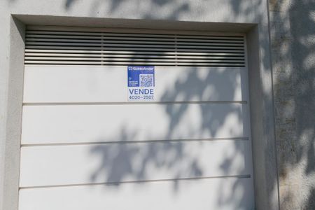 Casa à venda com 350m², 3 quartos e 4 vagas Casa à venda com 350m², 3 quartos e 4 vagasFachada - Placa