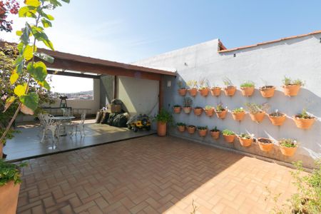 Casa à venda com 350m², 3 quartos e 4 vagas Casa à venda com 350m², 3 quartos e 4 vagasQuintal