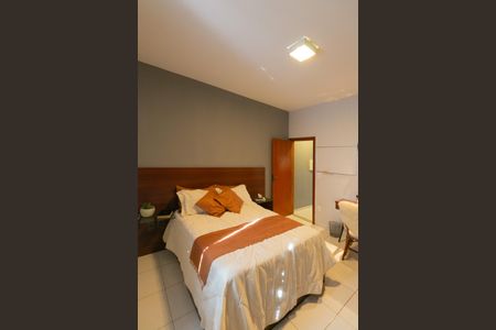 Casa à venda com 350m², 3 quartos e 4 vagas Casa à venda com 350m², 3 quartos e 4 vagasQuarto 1