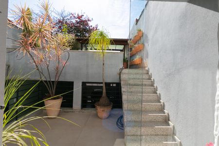 Casa à venda com 350m², 3 quartos e 4 vagas Casa à venda com 350m², 3 quartos e 4 vagasSala Vista