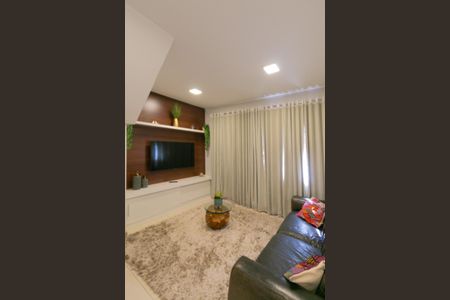 Casa à venda com 350m², 3 quartos e 4 vagas Casa à venda com 350m², 3 quartos e 4 vagasSala