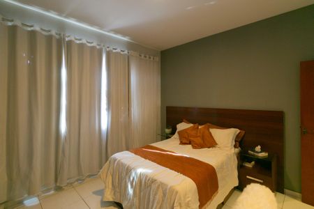 Casa à venda com 350m², 3 quartos e 4 vagas Casa à venda com 350m², 3 quartos e 4 vagasQuarto 1