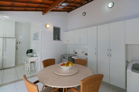 Casa à venda com 350m², 3 quartos e 4 vagas Casa à venda com 350m², 3 quartos e 4 vagasÁrea de Serviço