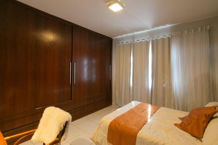 Casa à venda com 350m², 3 quartos e 4 vagas Casa à venda com 350m², 3 quartos e 4 vagasQuarto 1