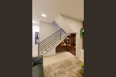 Casa à venda com 350m², 3 quartos e 4 vagas Casa à venda com 350m², 3 quartos e 4 vagasSala