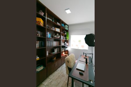 Casa à venda com 350m², 3 quartos e 4 vagas Casa à venda com 350m², 3 quartos e 4 vagasEscritório