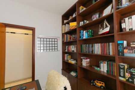 Casa à venda com 350m², 3 quartos e 4 vagas Casa à venda com 350m², 3 quartos e 4 vagasEscritório