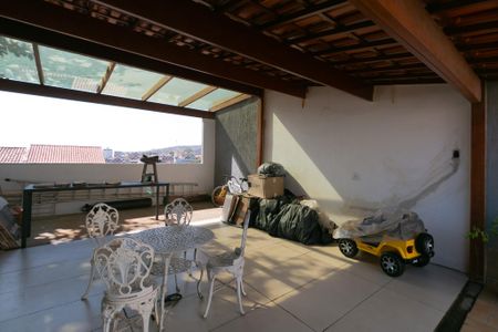 Casa à venda com 350m², 3 quartos e 4 vagas Casa à venda com 350m², 3 quartos e 4 vagasÁrea Gourmet