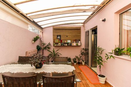 Apartamento para alugar com 100m², 2 quartos e sem vagaQuintal