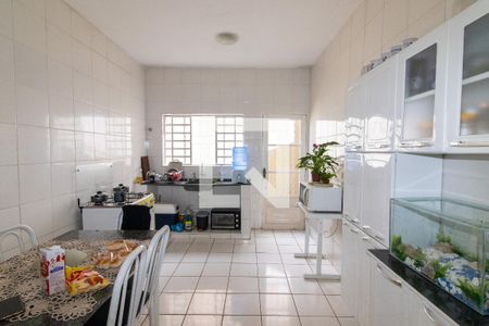 Casa à venda com 240m², 3 quartos e 8 vagas