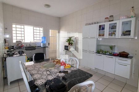Casa à venda com 240m², 3 quartos e 8 vagas
