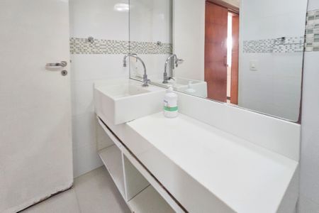Apartamento para alugar com 135m², 2 quartos e 1 vaga Apartamento para alugar com 135m², 2 quartos e 1 vagaBanheiro da Suíte 1