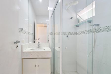 Apartamento para alugar com 135m², 2 quartos e 1 vaga Apartamento para alugar com 135m², 2 quartos e 1 vagaBanheiro da Suíte 2