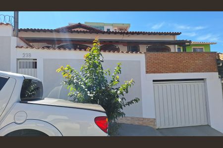 Casa para alugar com 112m², 3 quartos e 2 vagas Casa para alugar com 112m², 3 quartos e 2 vagasFachada