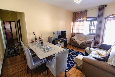 Casa para alugar com 112m², 3 quartos e 2 vagas Casa para alugar com 112m², 3 quartos e 2 vagasSala