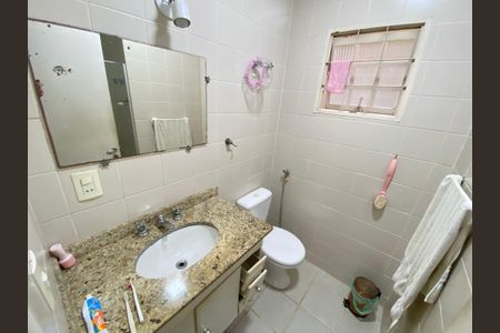 Casa à venda com 140m², 3 quartos e 1 vagaBanheiro