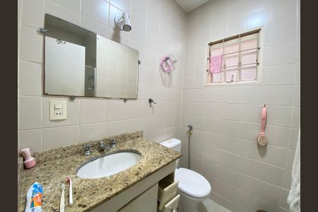 Casa à venda com 140m², 3 quartos e 1 vagaBanheiro