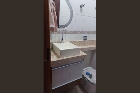 Casa à venda com 120m², 3 quartos e 2 vagasBanheiro