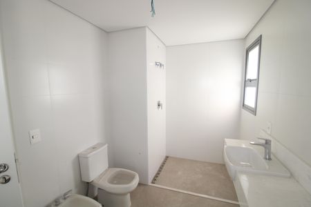 Apartamento à venda com 255m², 4 quartos e 5 vagasBanheiro da Suíte 4