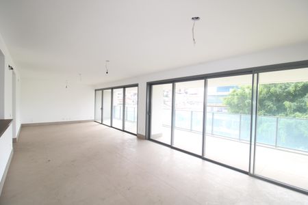 Apartamento à venda com 255m², 4 quartos e 5 vagasSala 