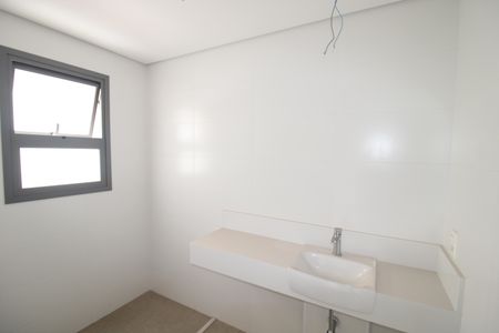 Apartamento à venda com 255m², 4 quartos e 5 vagasBanheiro da Suíte 2