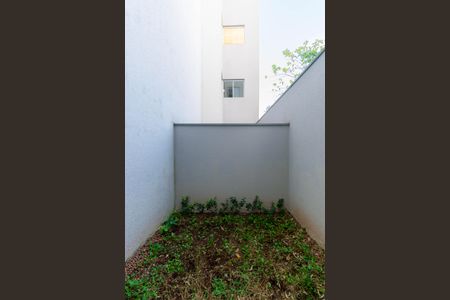 Apartamento para alugar com 37m², 2 quartos e sem vaga Apartamento para alugar com 37m², 2 quartos e sem vagaVaranda do Quarto 2