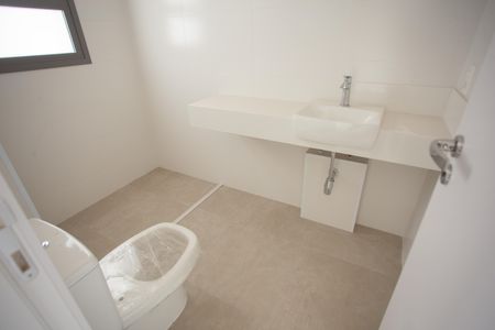 Apartamento à venda com 255m², 4 quartos e 4 vagas Apartamento à venda com 255m², 4 quartos e 4 vagasBanheiro da Suíte 1