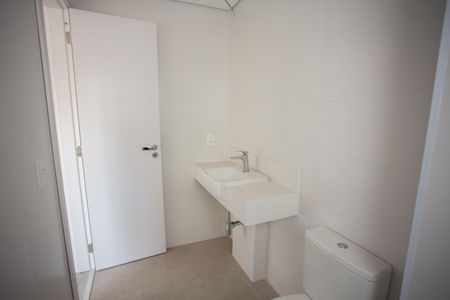 Apartamento à venda com 255m², 4 quartos e 4 vagas Apartamento à venda com 255m², 4 quartos e 4 vagasBanheiro da Suíte 4