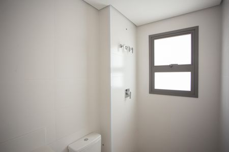 Apartamento à venda com 255m², 4 quartos e 4 vagas Apartamento à venda com 255m², 4 quartos e 4 vagasBanheiro da Suíte 4