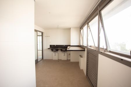 Apartamento à venda com 255m², 4 quartos e 4 vagas Apartamento à venda com 255m², 4 quartos e 4 vagasÁrea de Serviço