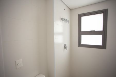Apartamento à venda com 255m², 4 quartos e 4 vagas Apartamento à venda com 255m², 4 quartos e 4 vagasBanheiro da Suíte 1