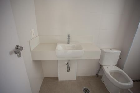 Apartamento à venda com 255m², 4 quartos e 4 vagas Apartamento à venda com 255m², 4 quartos e 4 vagasBanheiro da Suíte 4