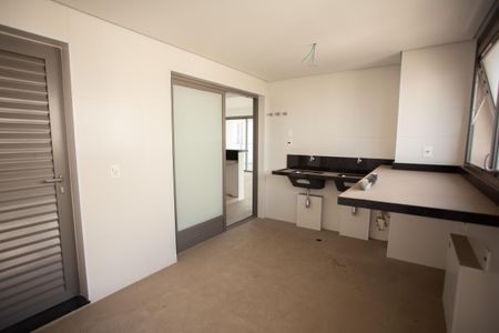 Apartamento à venda com 255m², 4 quartos e 4 vagas Apartamento à venda com 255m², 4 quartos e 4 vagasÁrea de Serviço
