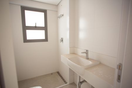 Apartamento à venda com 255m², 4 quartos e 4 vagas Apartamento à venda com 255m², 4 quartos e 4 vagasBanheiro da Suíte 3
