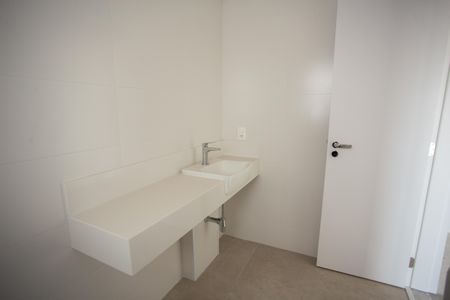 Apartamento à venda com 255m², 4 quartos e 4 vagas Apartamento à venda com 255m², 4 quartos e 4 vagasBanheiro da Suíte 1